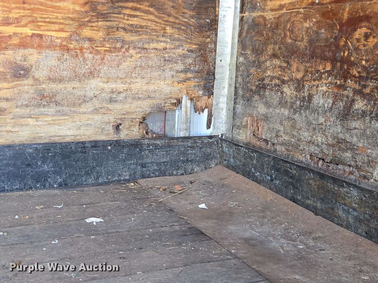 image for item DT4876 2004 Chevrolet W5500 box truck