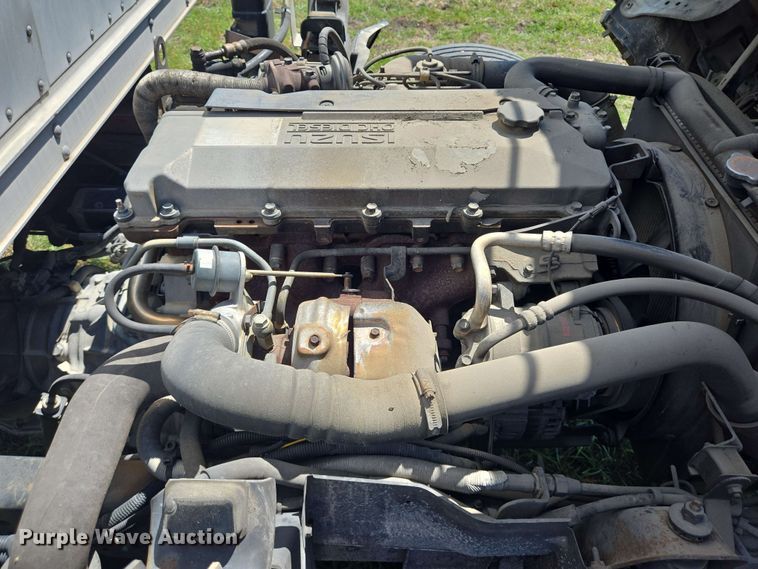 image for item DT4876 2004 Chevrolet W5500 box truck