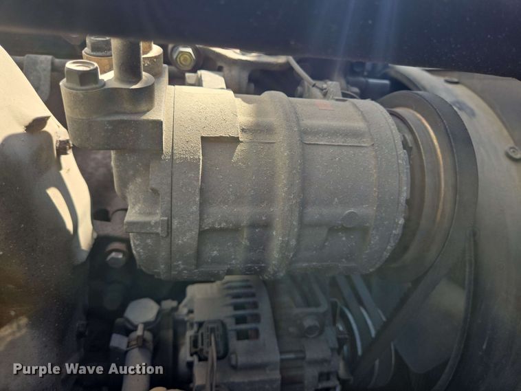 image for item DT4876 2004 Chevrolet W5500 box truck