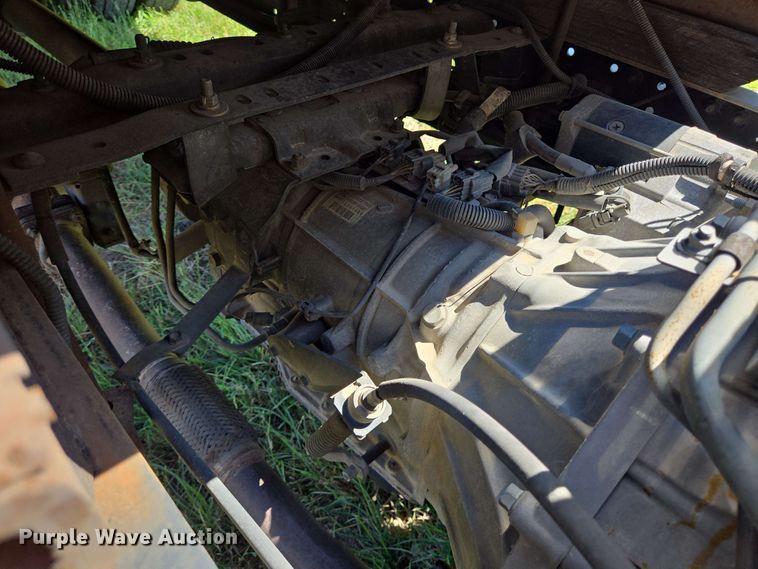 image for item DT4876 2004 Chevrolet W5500 box truck