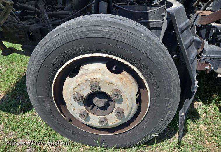 image for item DT4876 2004 Chevrolet W5500 box truck