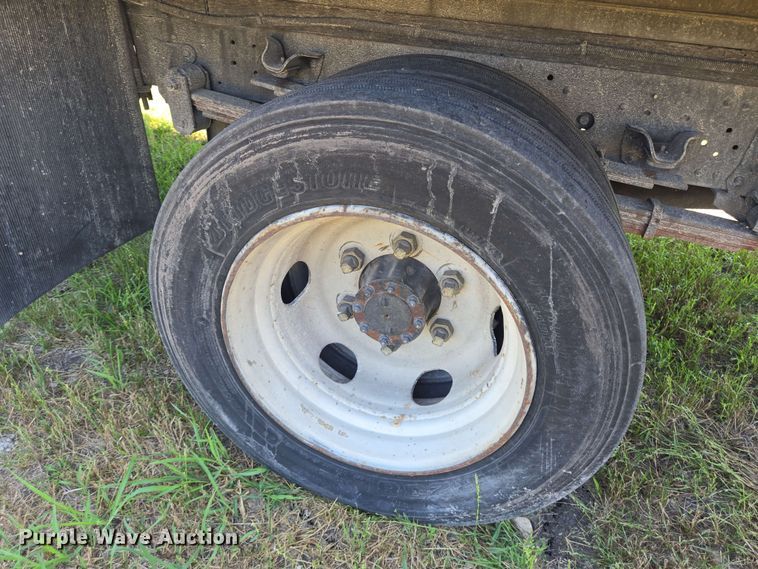 image for item DT4876 2004 Chevrolet W5500 box truck