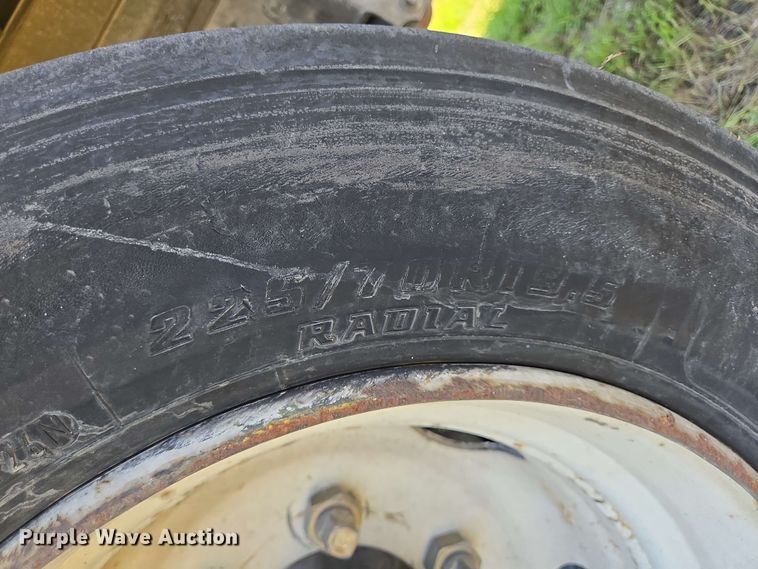 image for item DT4876 2004 Chevrolet W5500 box truck