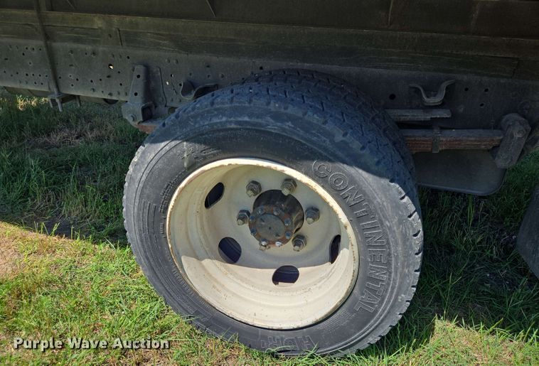 image for item DT4876 2004 Chevrolet W5500 box truck