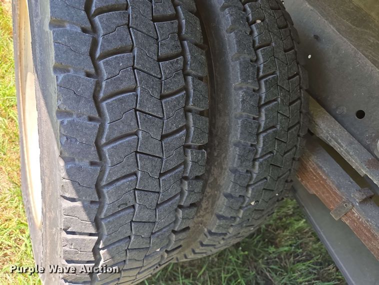 image for item DT4876 2004 Chevrolet W5500 box truck