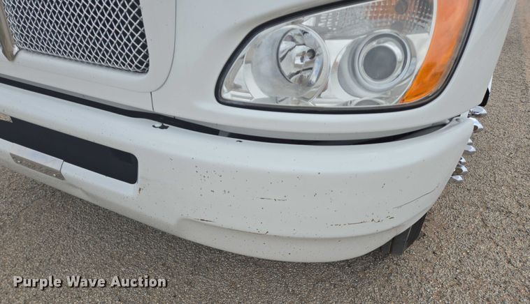 image for item DT4916 2013 Kenworth T370 truck cab and chassis