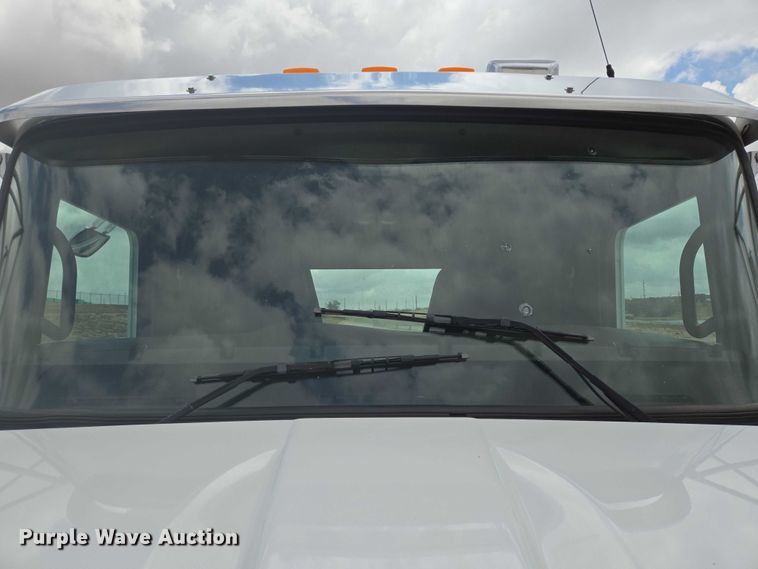 image for item DT4916 2013 Kenworth T370 truck cab and chassis