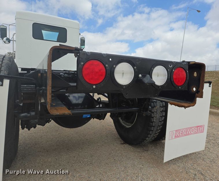 image for item DT4916 2013 Kenworth T370 truck cab and chassis