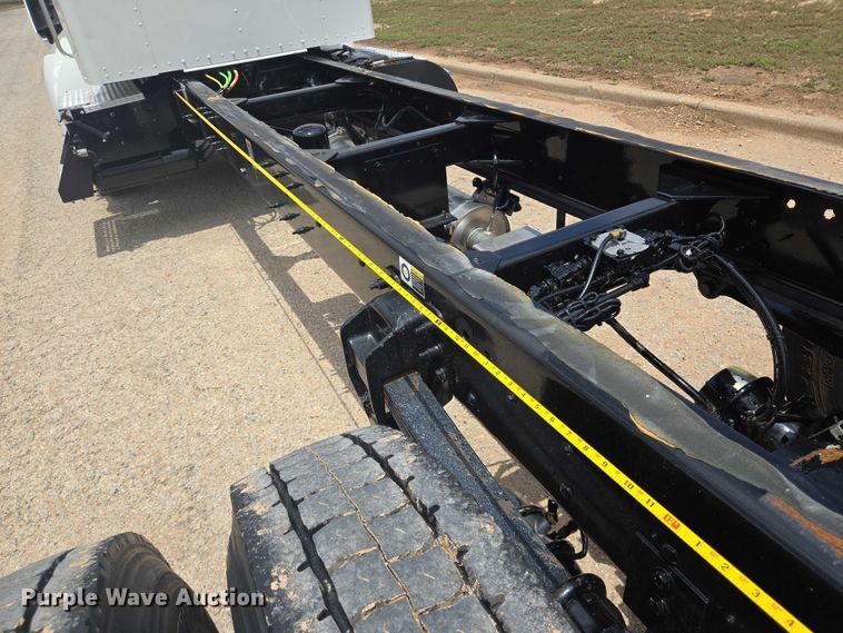 image for item DT4916 2013 Kenworth T370 truck cab and chassis