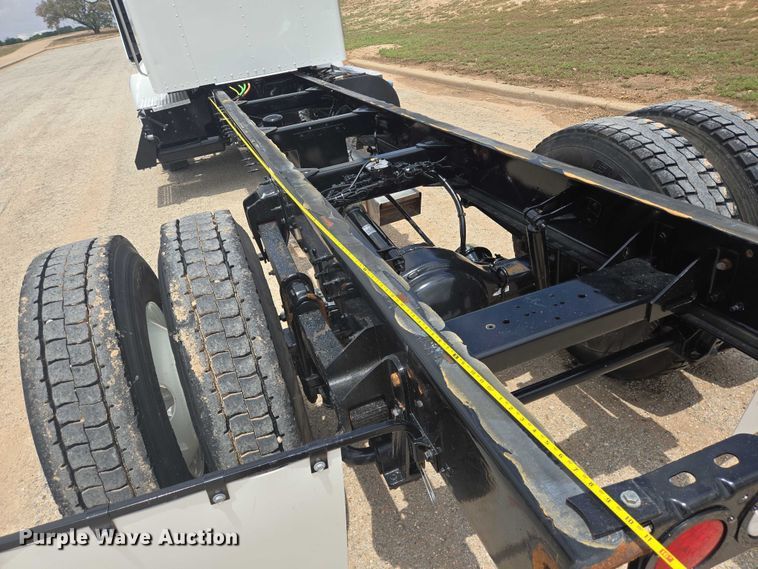 image for item DT4916 2013 Kenworth T370 truck cab and chassis