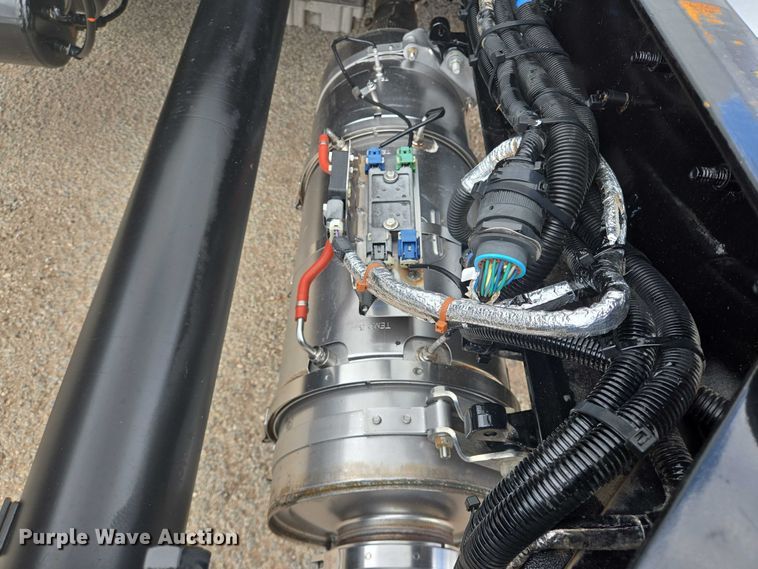 image for item DT4916 2013 Kenworth T370 truck cab and chassis