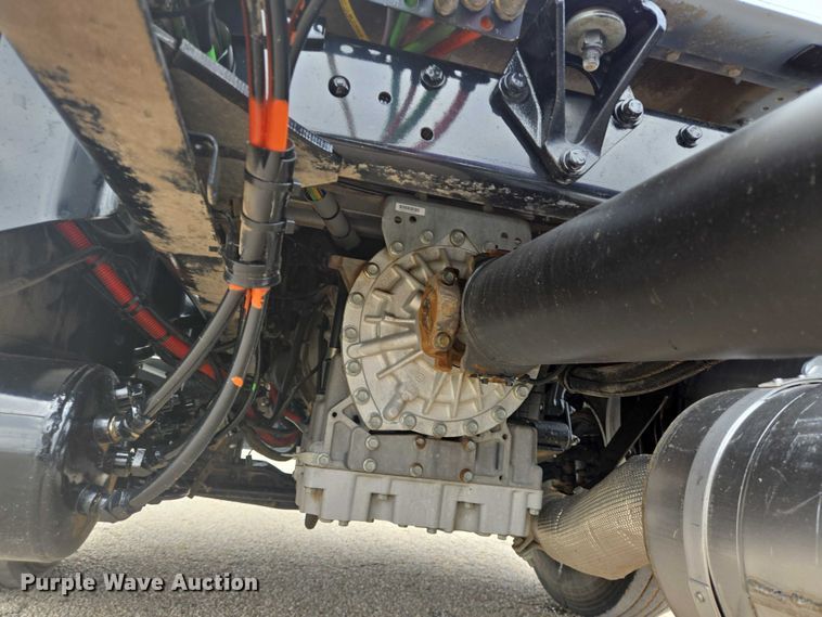 image for item DT4916 2013 Kenworth T370 truck cab and chassis