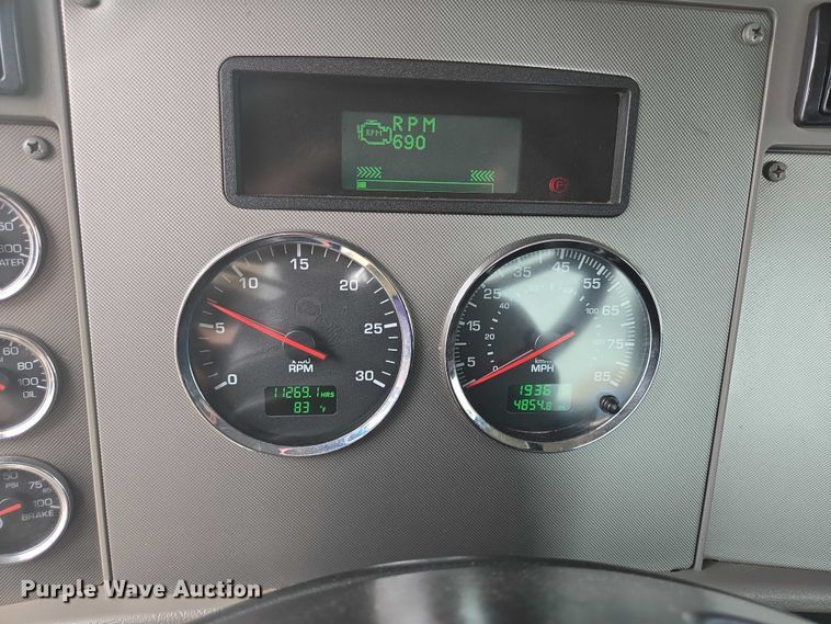 image for item DT4916 2013 Kenworth T370 truck cab and chassis