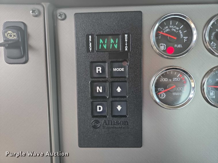 image for item DT4916 2013 Kenworth T370 truck cab and chassis