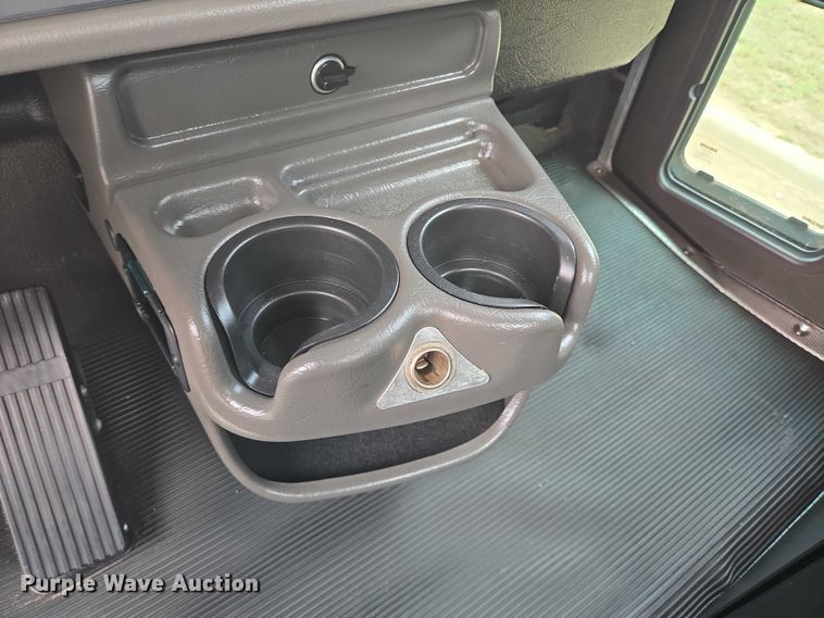 image for item DT4916 2013 Kenworth T370 truck cab and chassis