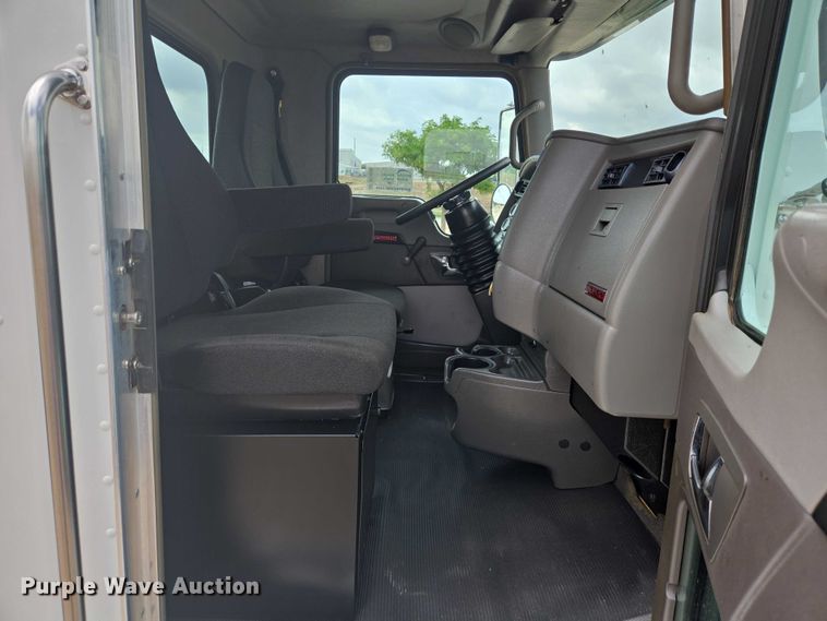image for item DT4916 2013 Kenworth T370 truck cab and chassis