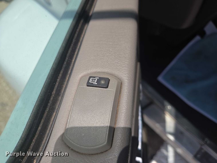 image for item DT4916 2013 Kenworth T370 truck cab and chassis