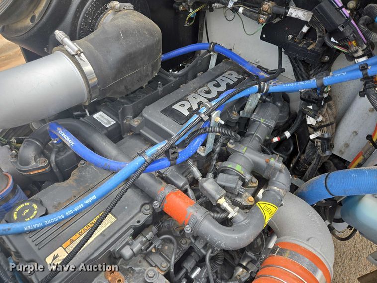 image for item DT4916 2013 Kenworth T370 truck cab and chassis