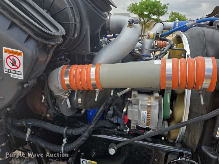 image for item DT4916 2013 Kenworth T370 truck cab and chassis