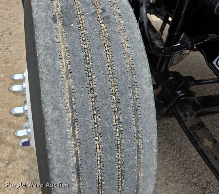 image for item DT4916 2013 Kenworth T370 truck cab and chassis