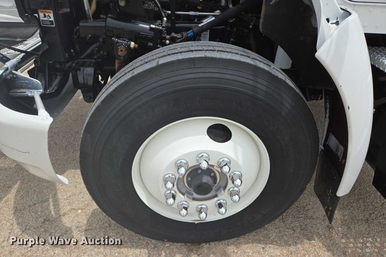 image for item DT4916 2013 Kenworth T370 truck cab and chassis