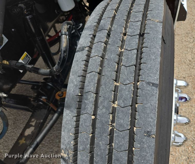 image for item DT4916 2013 Kenworth T370 truck cab and chassis