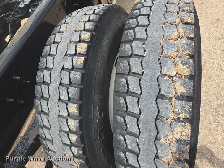 image for item DT4916 2013 Kenworth T370 truck cab and chassis