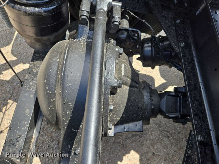 image for item DT4917 2015 Peterbilt 579 semi truck