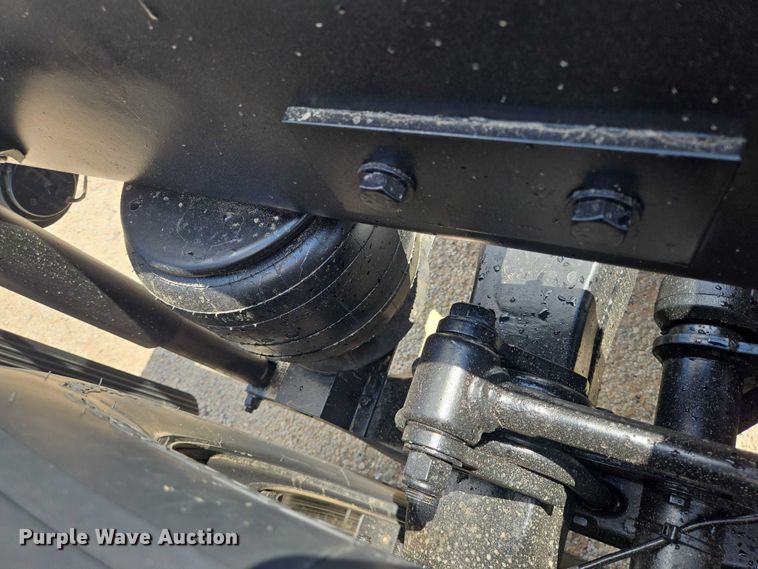 image for item DT4917 2015 Peterbilt 579 semi truck