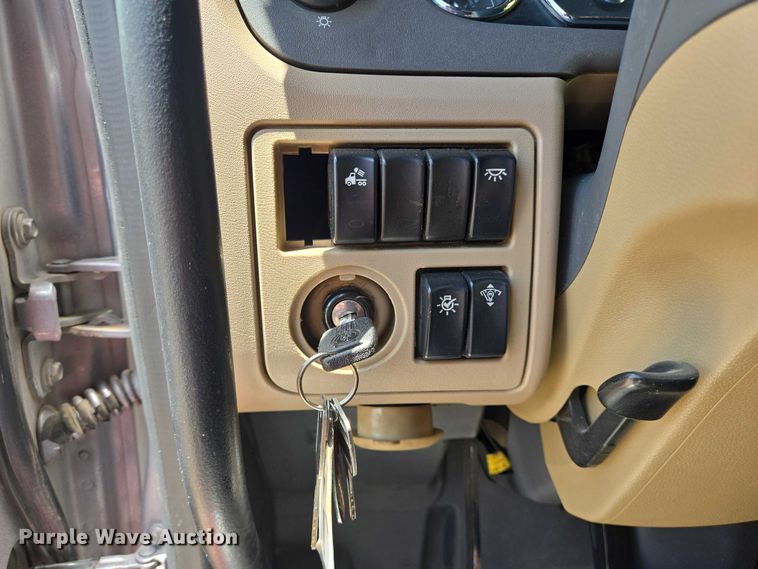 image for item DT4917 2015 Peterbilt 579 semi truck