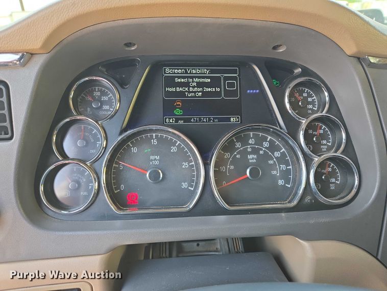 image for item DT4917 2015 Peterbilt 579 semi truck