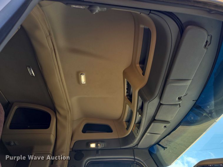 image for item DT4917 2015 Peterbilt 579 semi truck