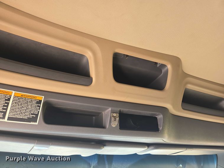 image for item DT4917 2015 Peterbilt 579 semi truck