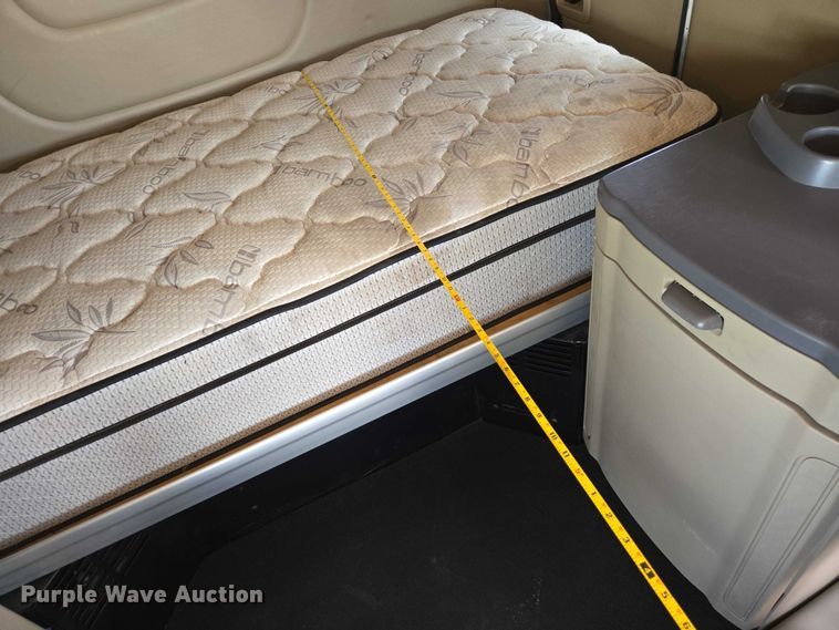 image for item DT4917 2015 Peterbilt 579 semi truck