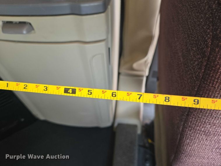 image for item DT4917 2015 Peterbilt 579 semi truck