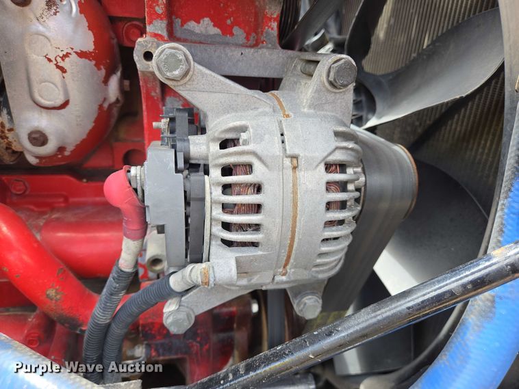 image for item DT4917 2015 Peterbilt 579 semi truck