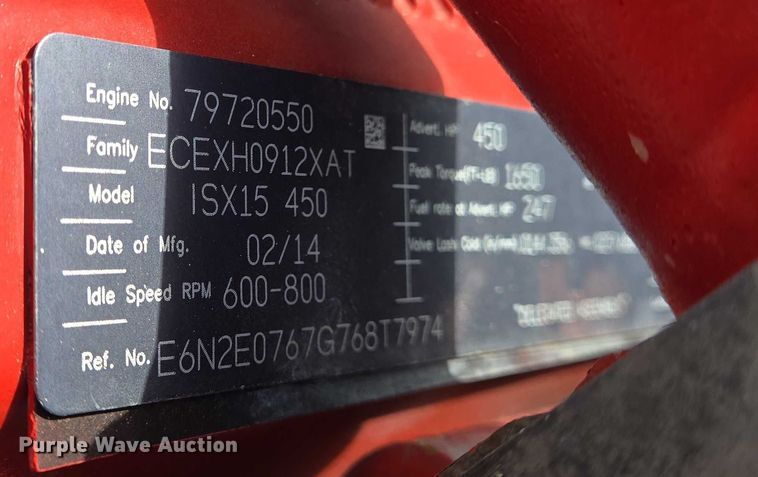 image for item DT4917 2015 Peterbilt 579 semi truck