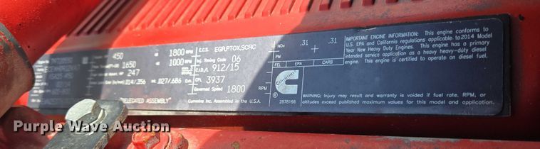 image for item DT4917 2015 Peterbilt 579 semi truck