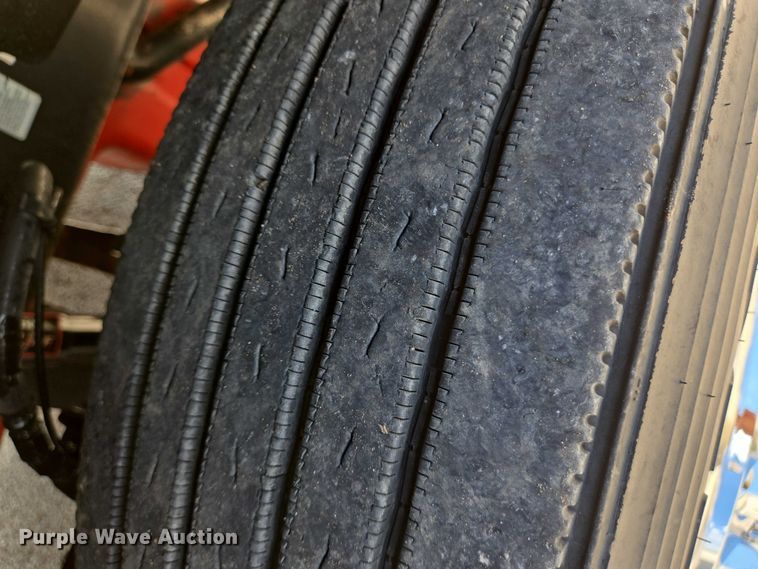 image for item DT4917 2015 Peterbilt 579 semi truck