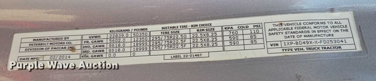 image for item DT4917 2015 Peterbilt 579 semi truck