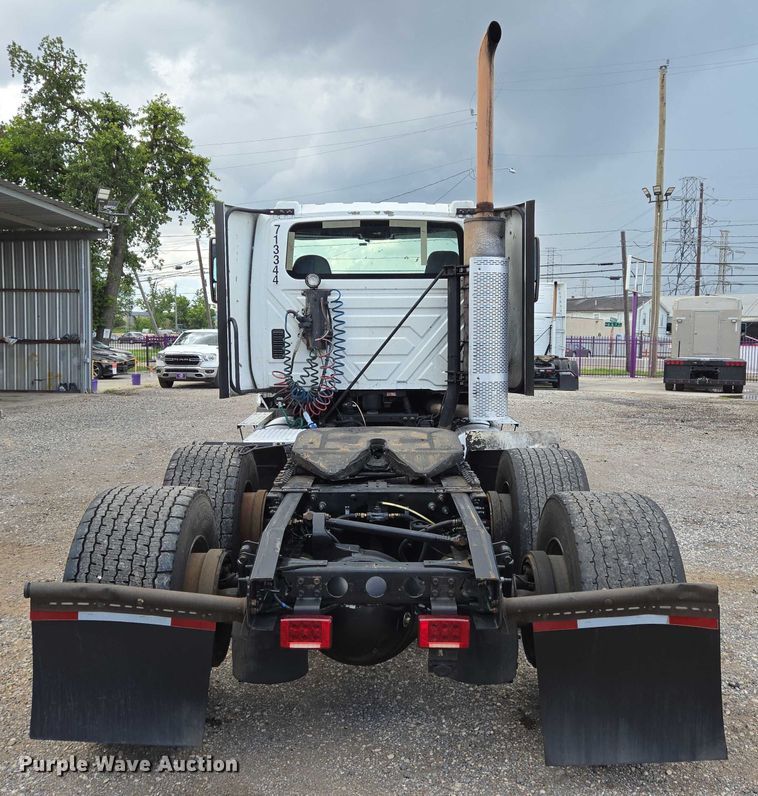 image for item DT4945 2013 International ProStar semi truck