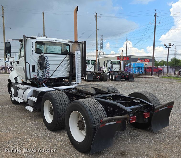 image for item DT4945 2013 International ProStar semi truck