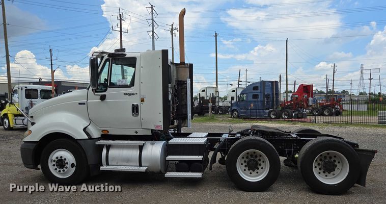image for item DT4945 2013 International ProStar semi truck