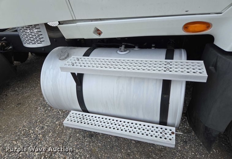 image for item DT4945 2013 International ProStar semi truck