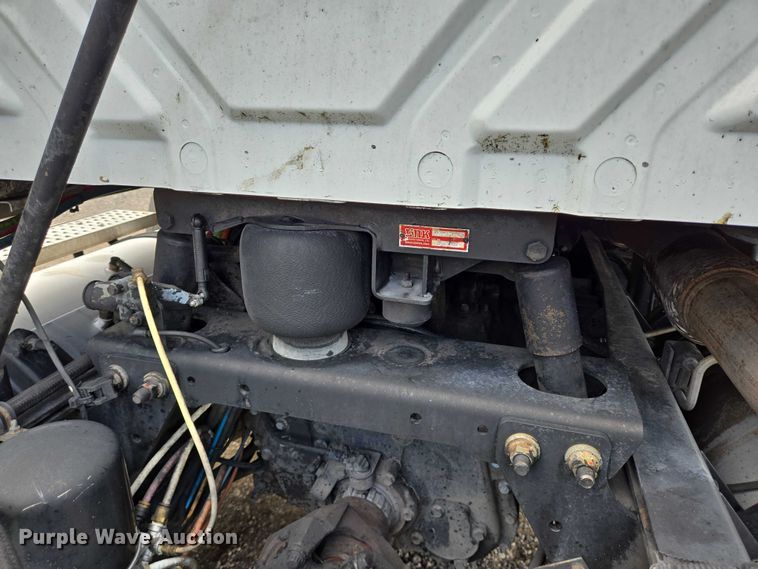 image for item DT4945 2013 International ProStar semi truck