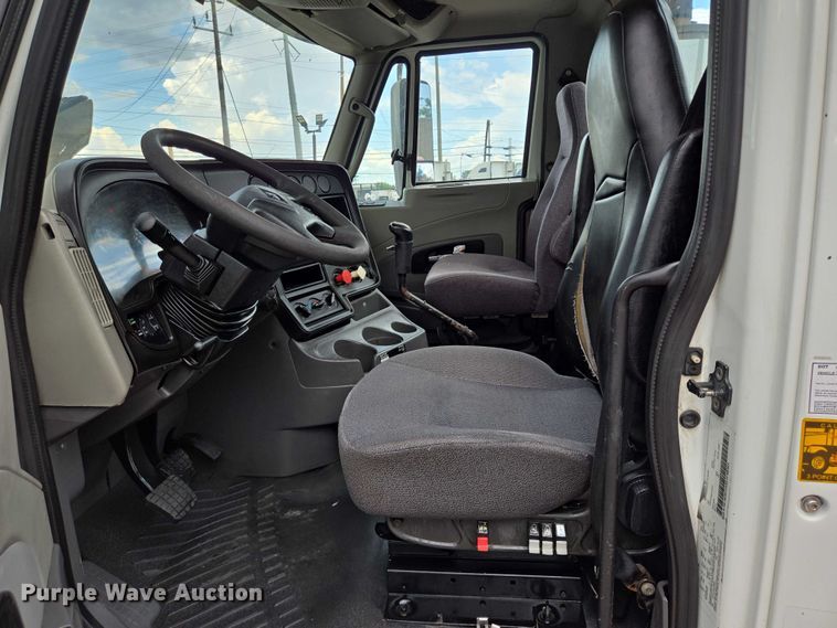 image for item DT4945 2013 International ProStar semi truck