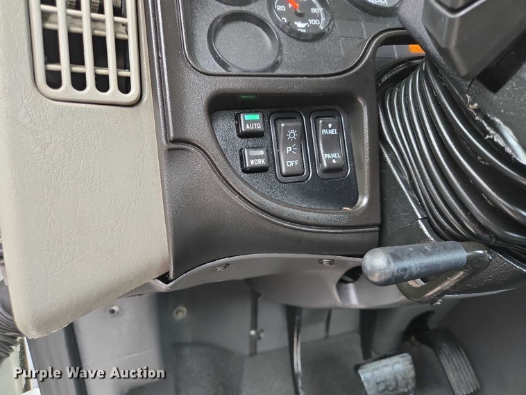 image for item DT4945 2013 International ProStar semi truck