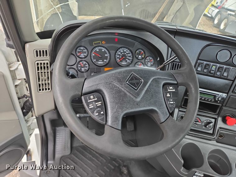 image for item DT4945 2013 International ProStar semi truck