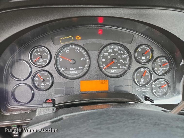 image for item DT4945 2013 International ProStar semi truck