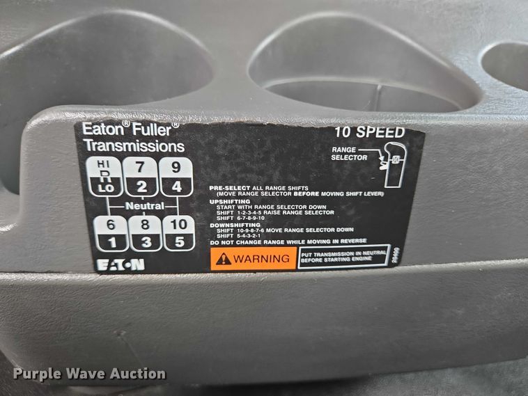 image for item DT4945 2013 International ProStar semi truck